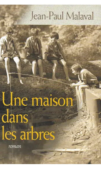 Une maison dans les arbres ( Malaval )